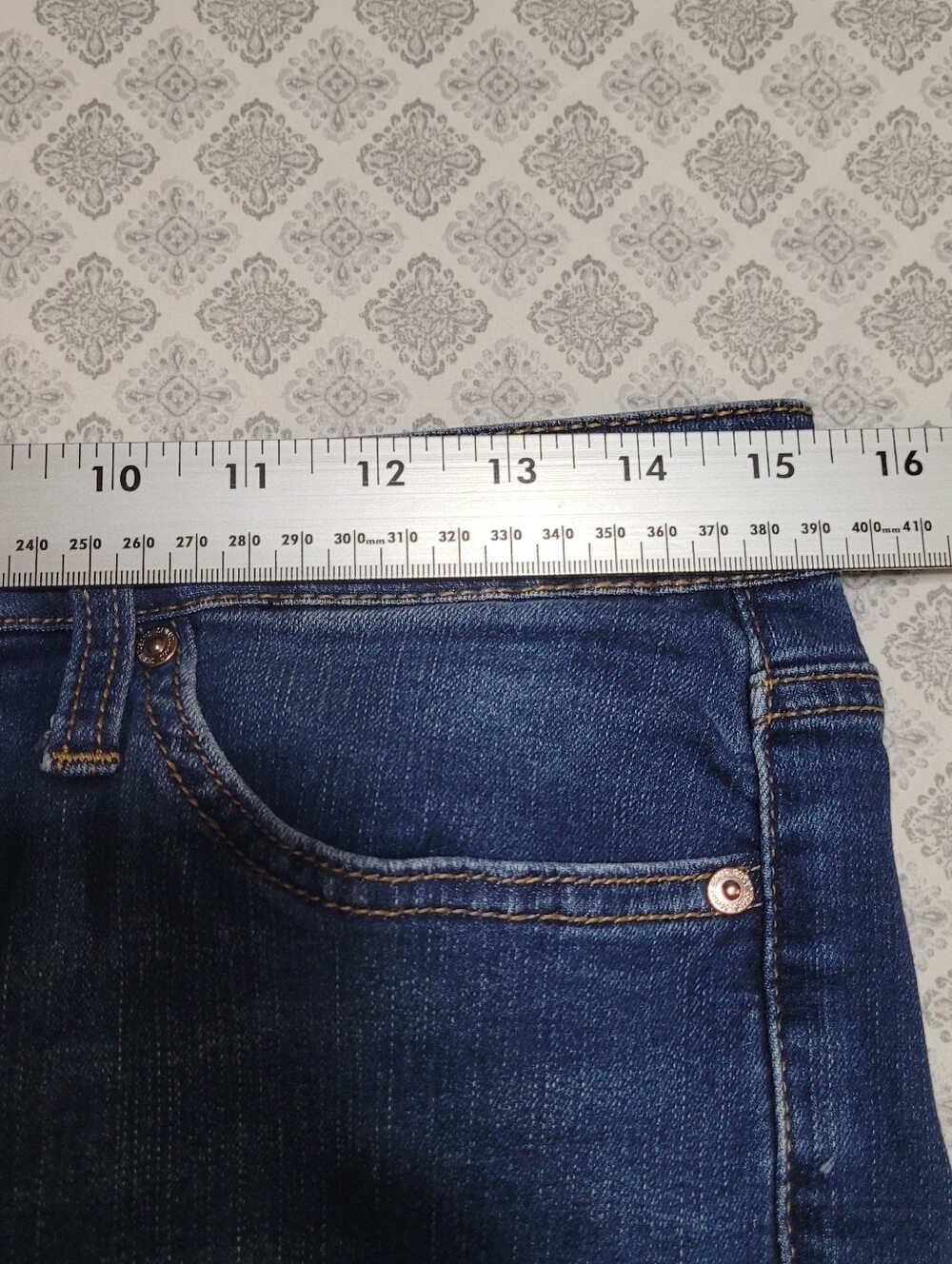 Seven7 Women's Size 8- Blue Boyfriend Denim Short. - Picture 4 of 13